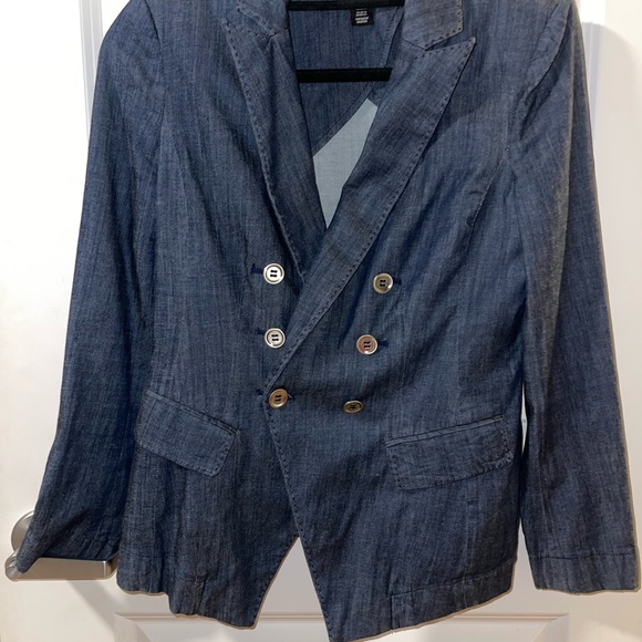 White House Black Market Jackets & Blazers - White House Black Market denim blazer, Sz 6 petite